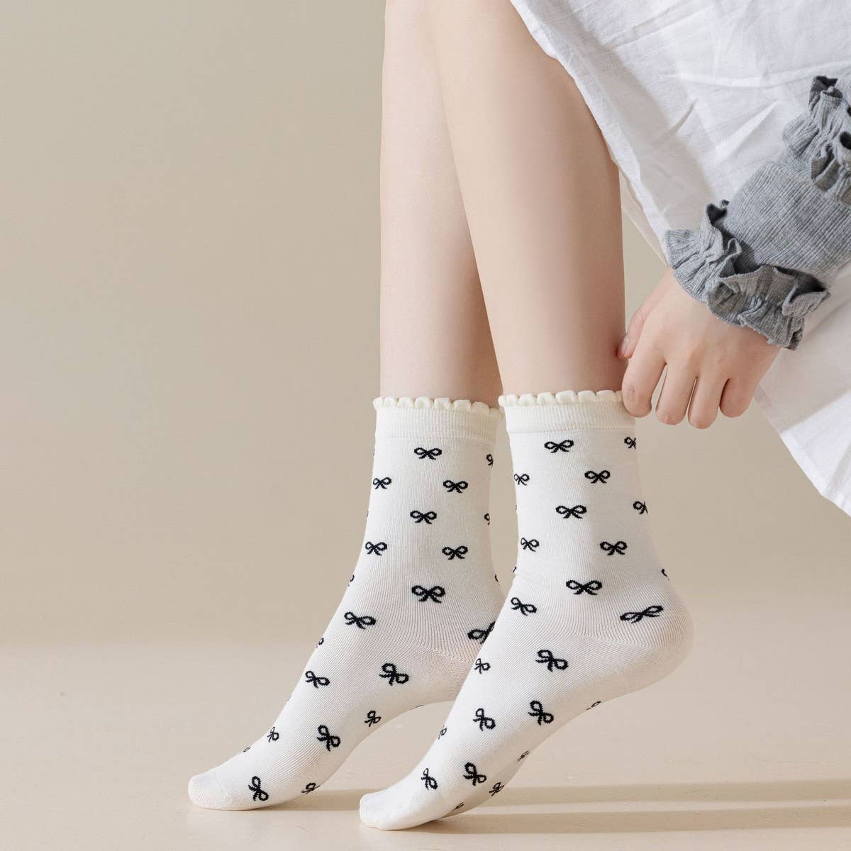 VERSATILE WOOD EAR LACE BOWKNOT MID-CALF SOCKS