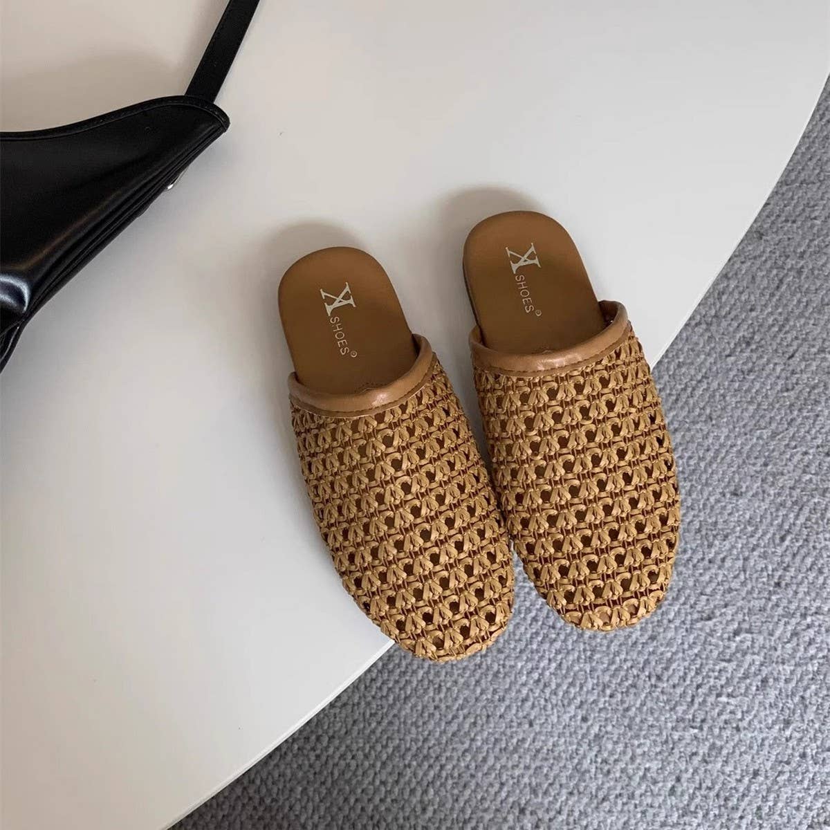 Breathable Flat Mules with Closed Toe_CWSHF0130
