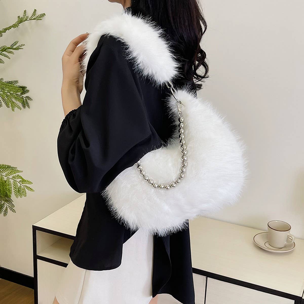 WINTER IMITATION FOX FUR PEARL CHAIN PLUSH BAG_CWAB3962