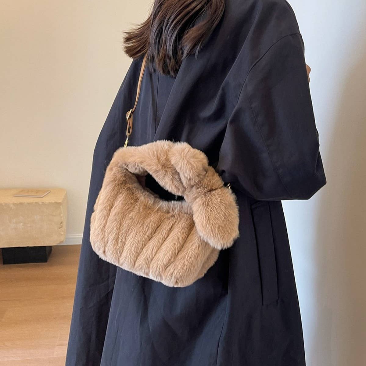 WINTER SOLID COLOR PLEATED CROSSBODY PLUSH BAG_CWAB3923
