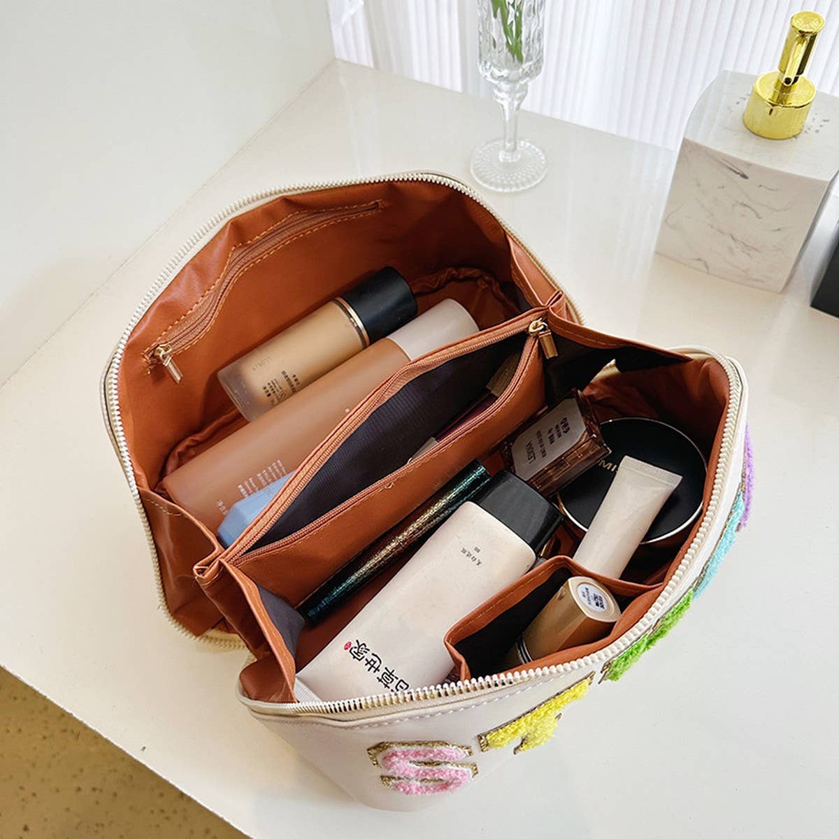 NEW FASHION CREATIVE LETTER FLAT PU COSMETIC BAG_CWAB4449