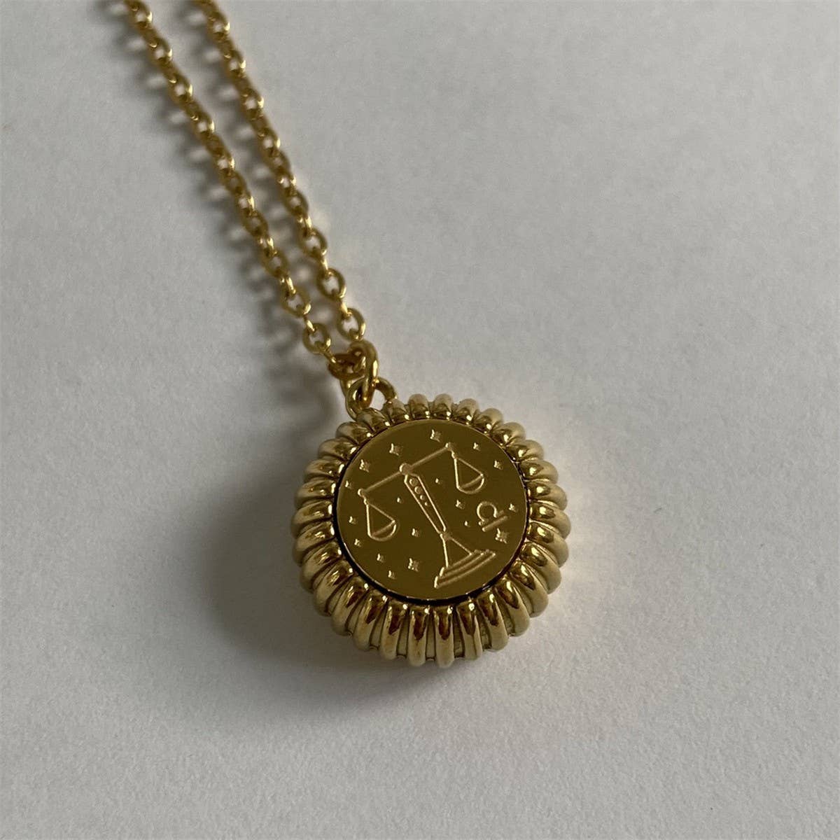 12 Zodiac Signs Round Pendant Necklace_CWMM5539