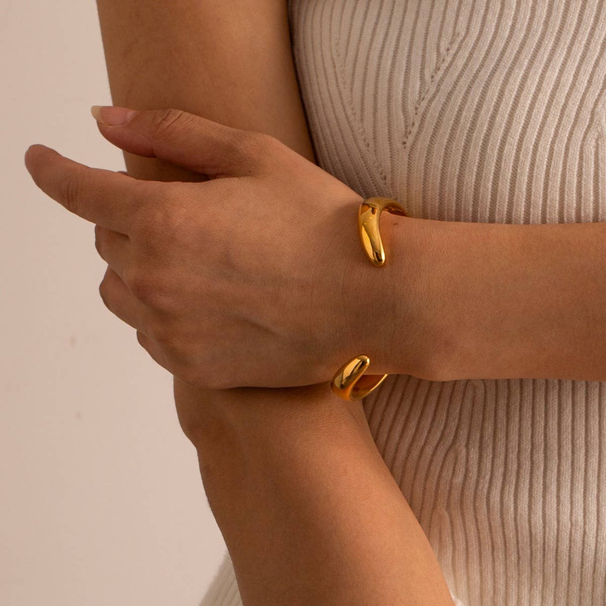 18K Gold Irregular Wave Cuff in Titanium Steel_CWAJE4654