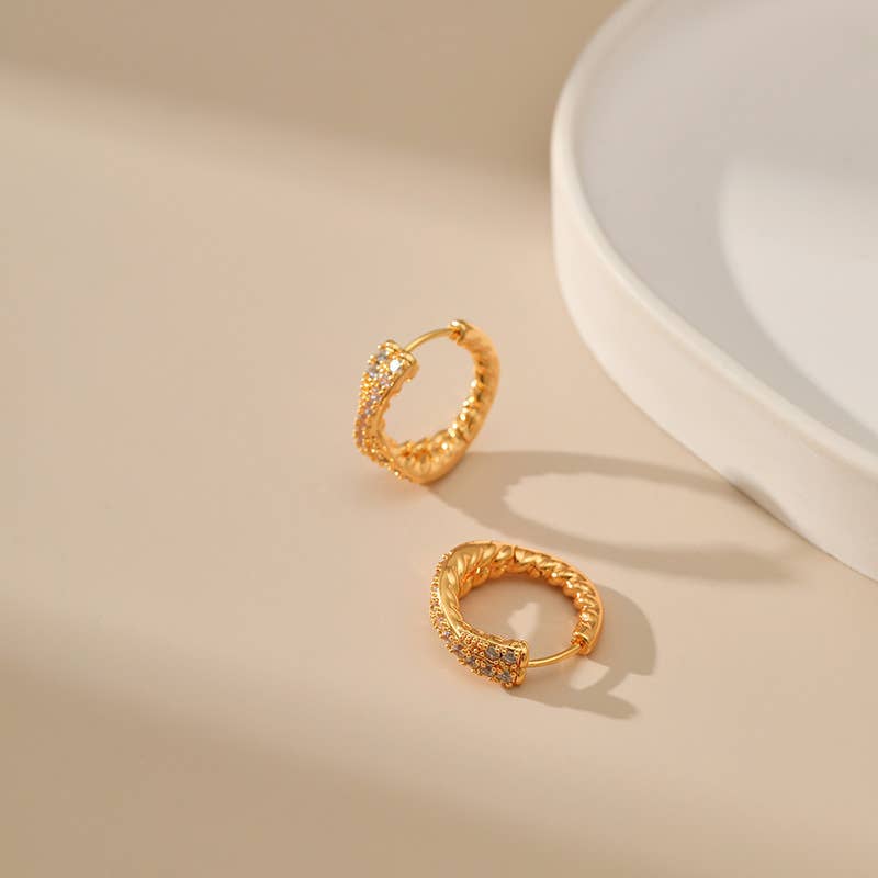 Retro niche design with cross-wrapped earrings