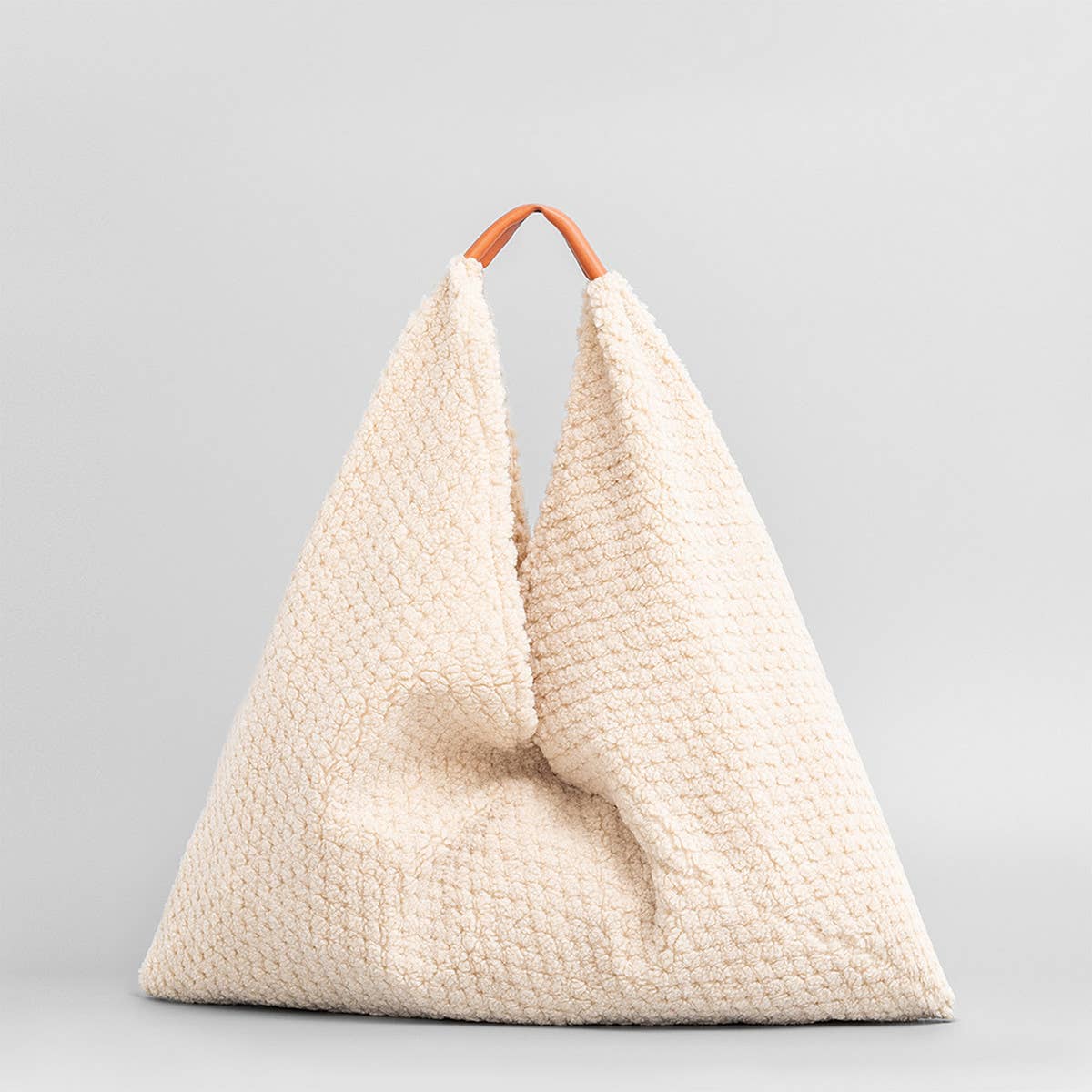 SIMPLE PORTABLE TRIANGLE SHOULDER BAG_CWAB2005