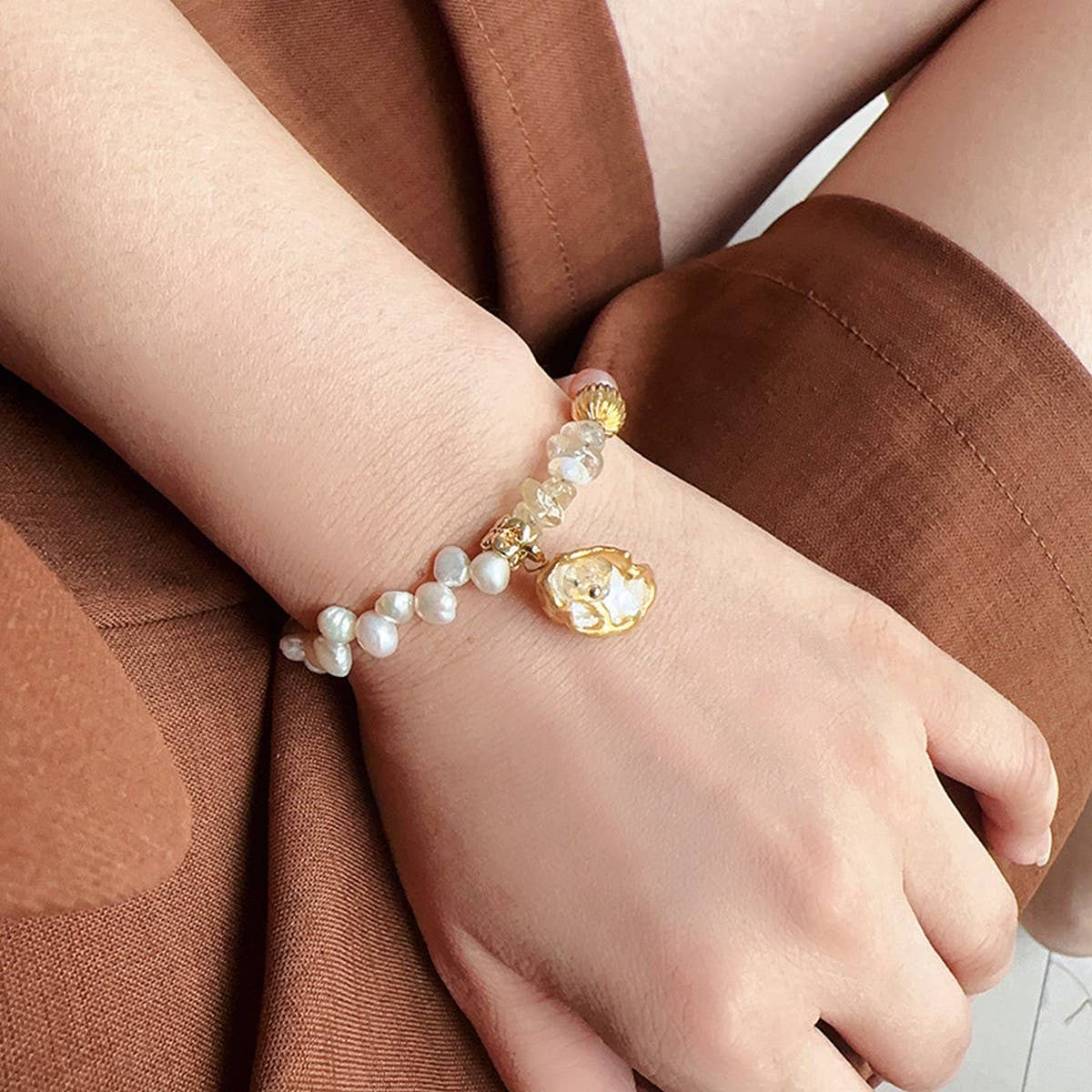 GLITTERING WAVE-SHAPED NATURAL PEARL SET