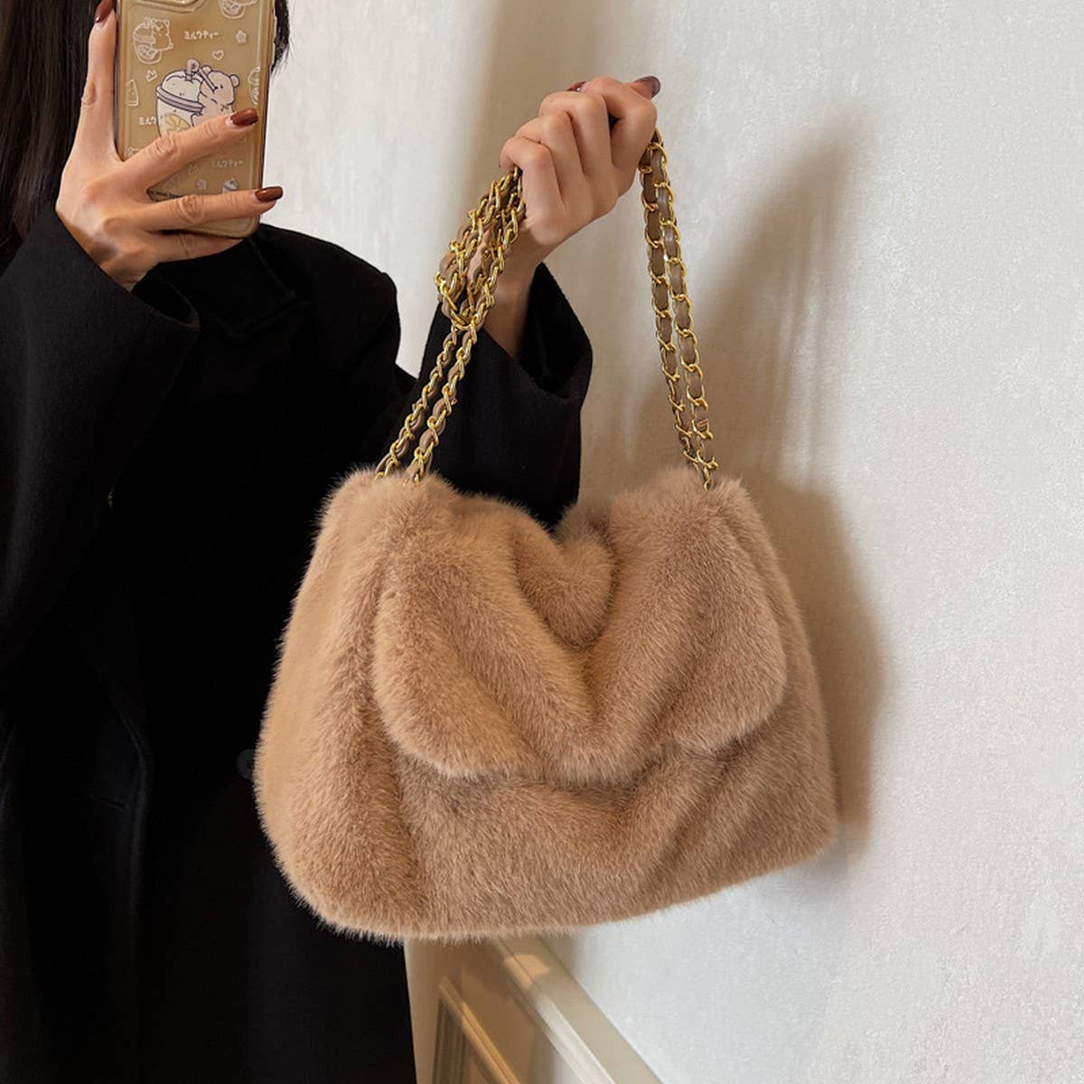 WINTER CHAIN LARGE CAPACITY SHOULDER PLUSH BAG_CWAB3938