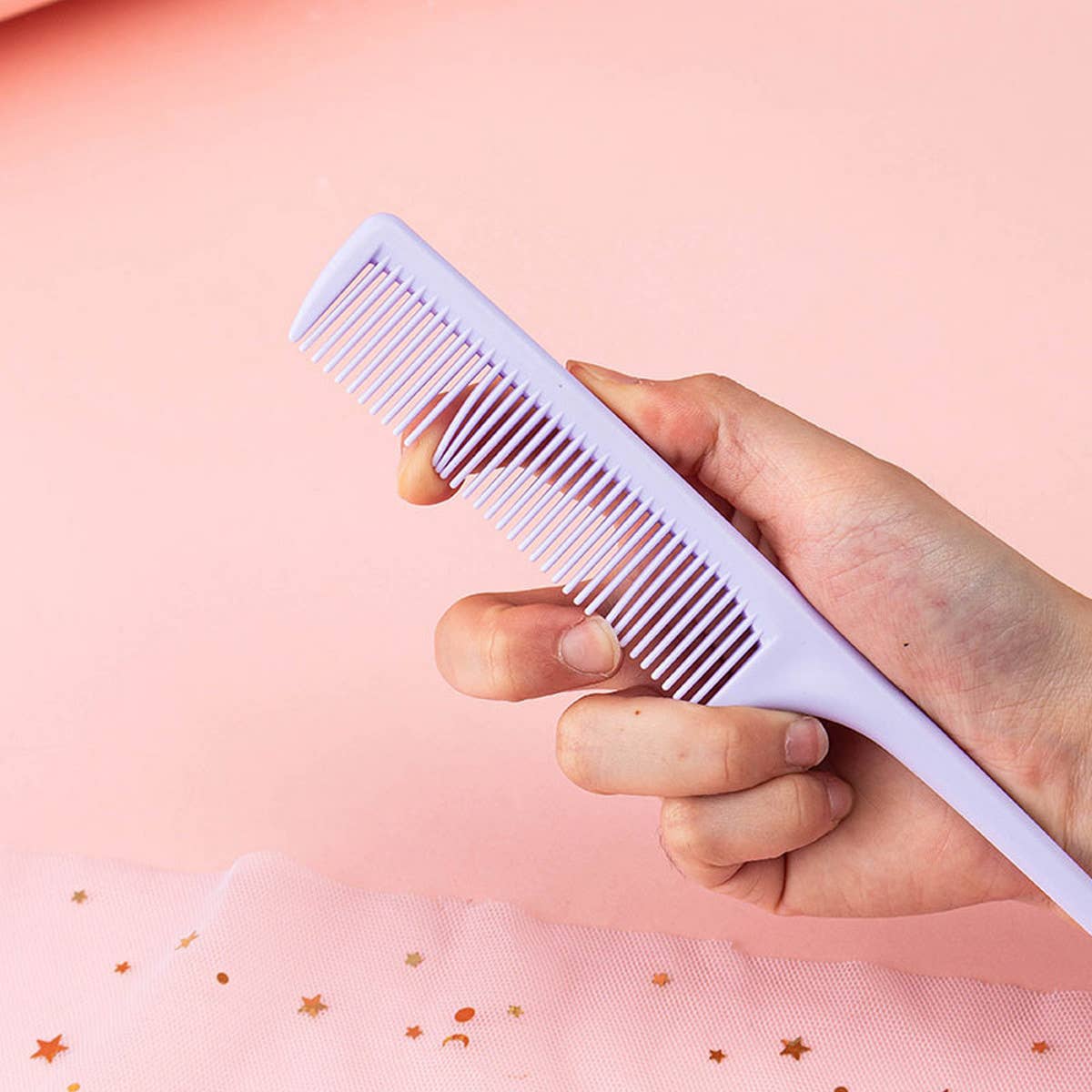 TAIL COMB THAT IS NOT EASY TO BREAK