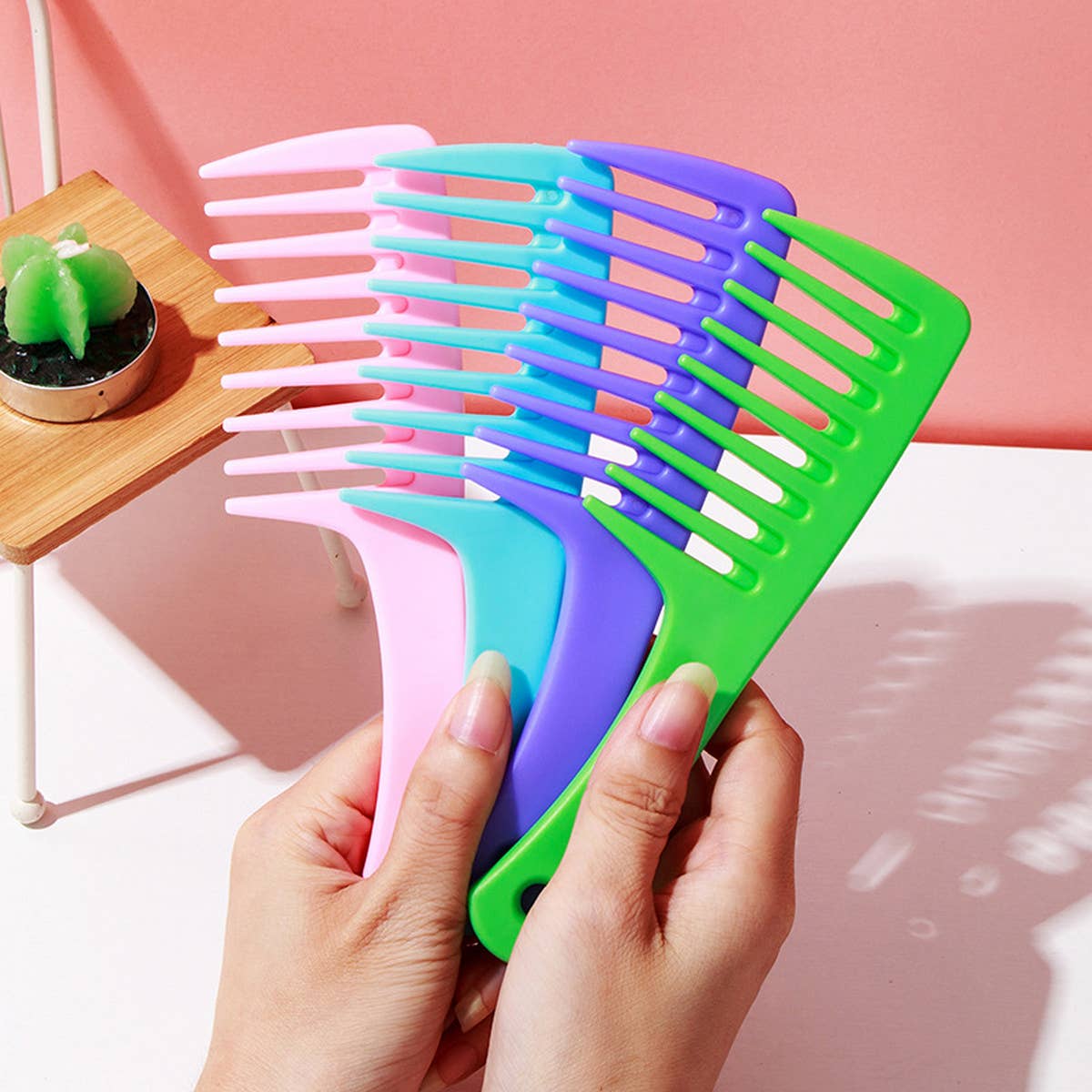 SIMPLE AND PORTABLE LARGE-TOOTH WIDE-TOOTH COMB