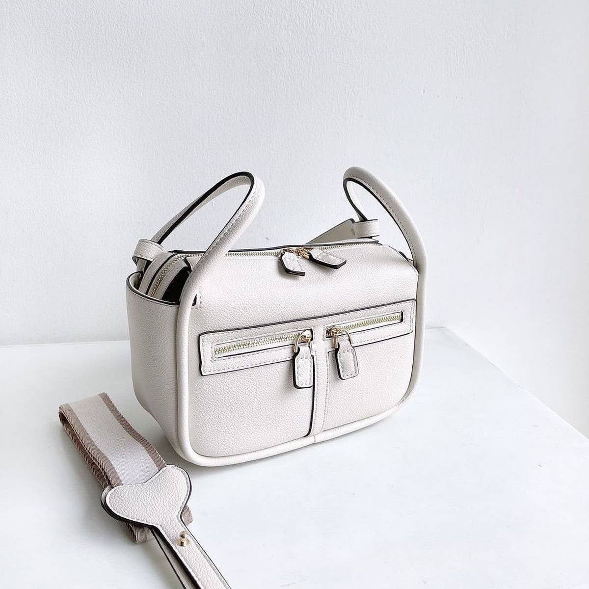 MULTI-ZIP POCKET HANDBAG_CWAB1938