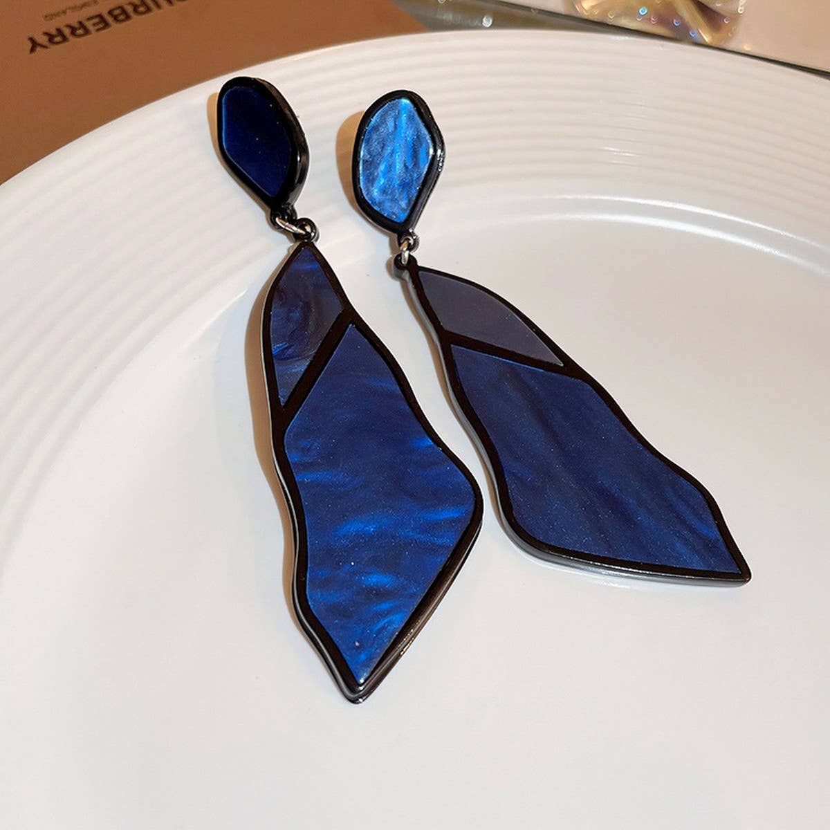 TEMPERAMENT GEOMETRIC TRAPEZOIDAL EARRINGS