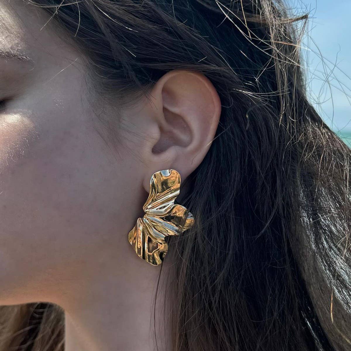 EXAGGERATED THREE-PIECE GOLD PETAL EARRINGS_CWAJE1796