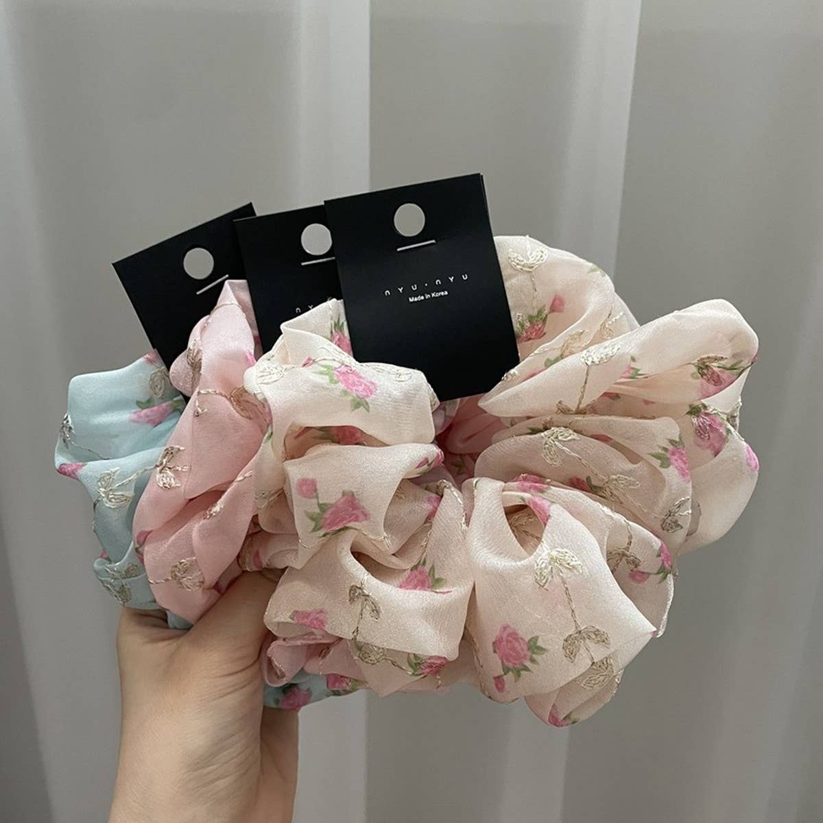 NEW EMBROIDERED FLOWERS HAIR SCRUNCHIES_CWAHA1736