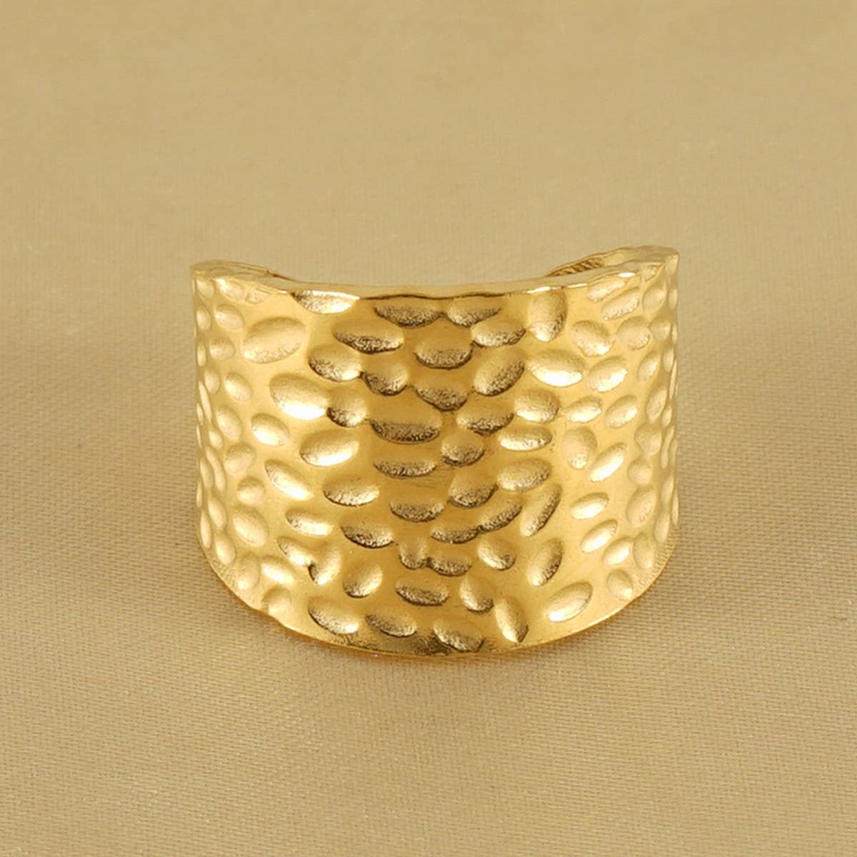 18K stainless steel hammer cut ring