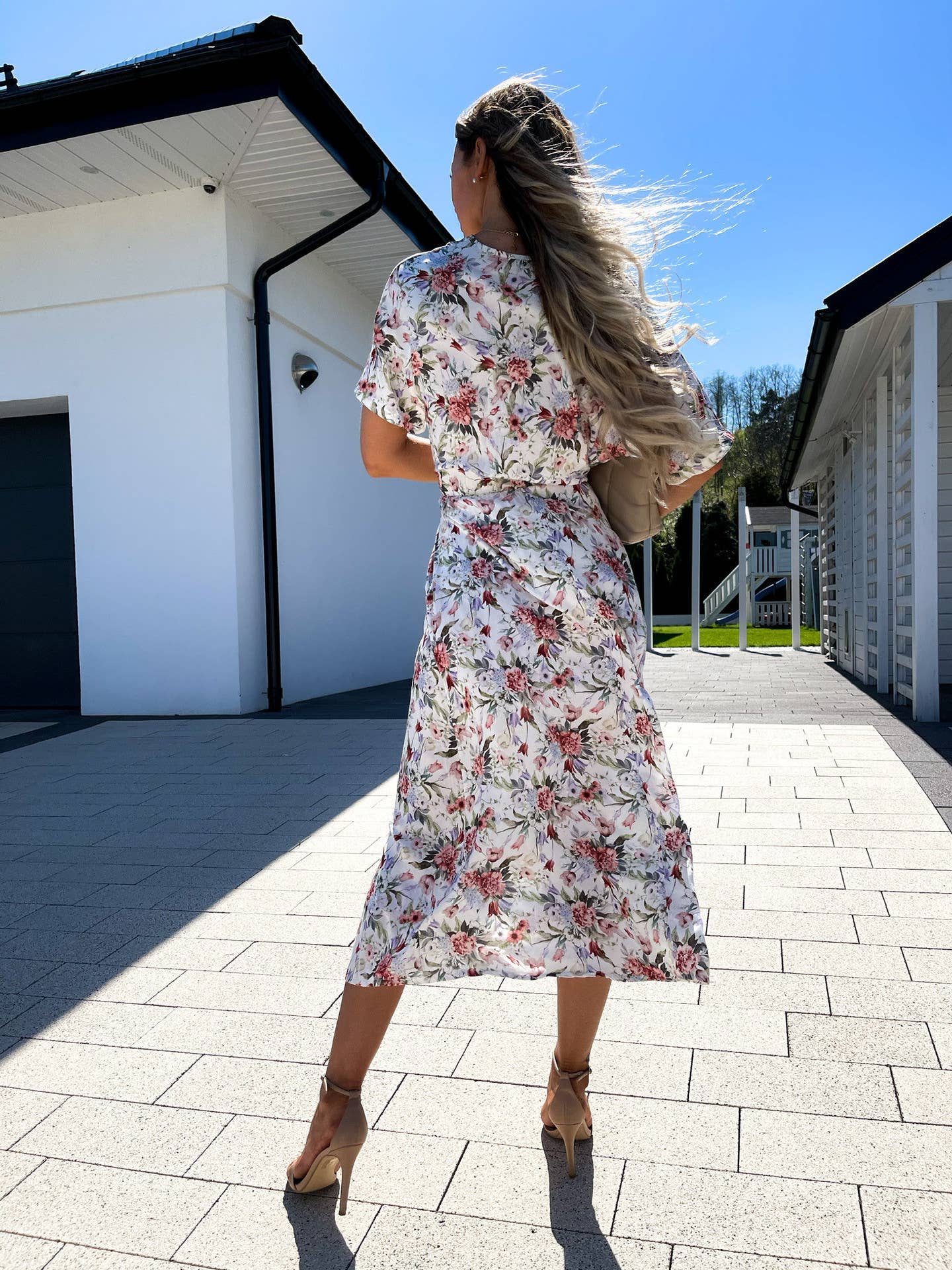 FLORAL FRESH SWEET V-NECK SHORT SLEEVE DRESS