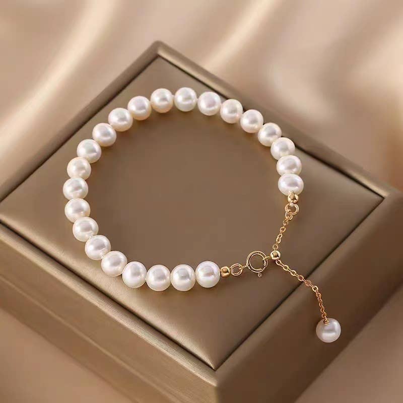 Freshwater pearl bracelet made of broken silver