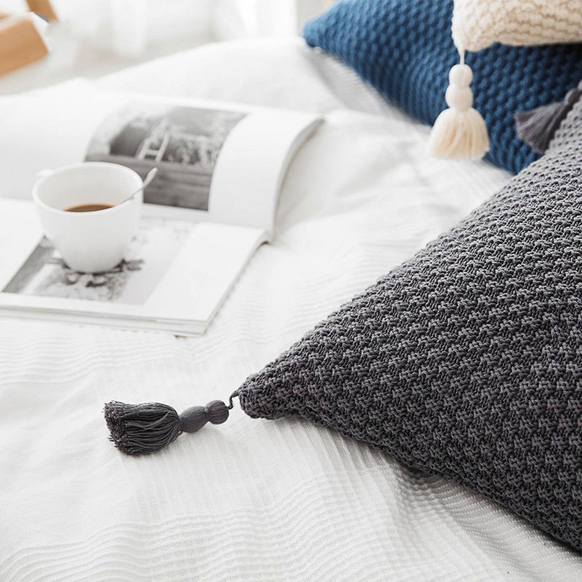 SIMPLE HANDMADE FOUR-CORNER TASSEL THROW PILLOW_CWMM2382