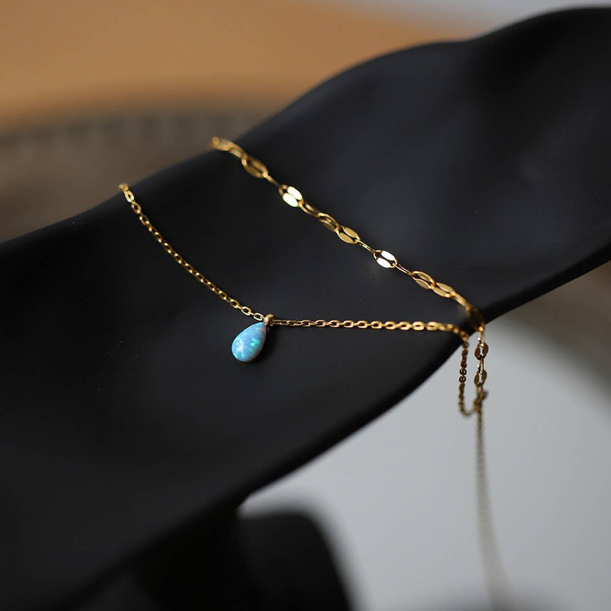 BLUE TEARDROP GLITTER DOUBLE LAYER NECKLACE_CWAJE1579