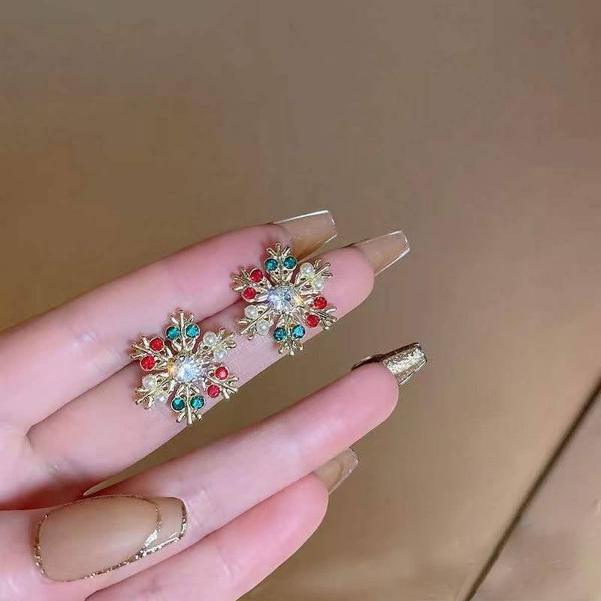 CWAJE2501_CHRISTMAS DIAMOND COLORED SNOWFLAKE EARRINGS