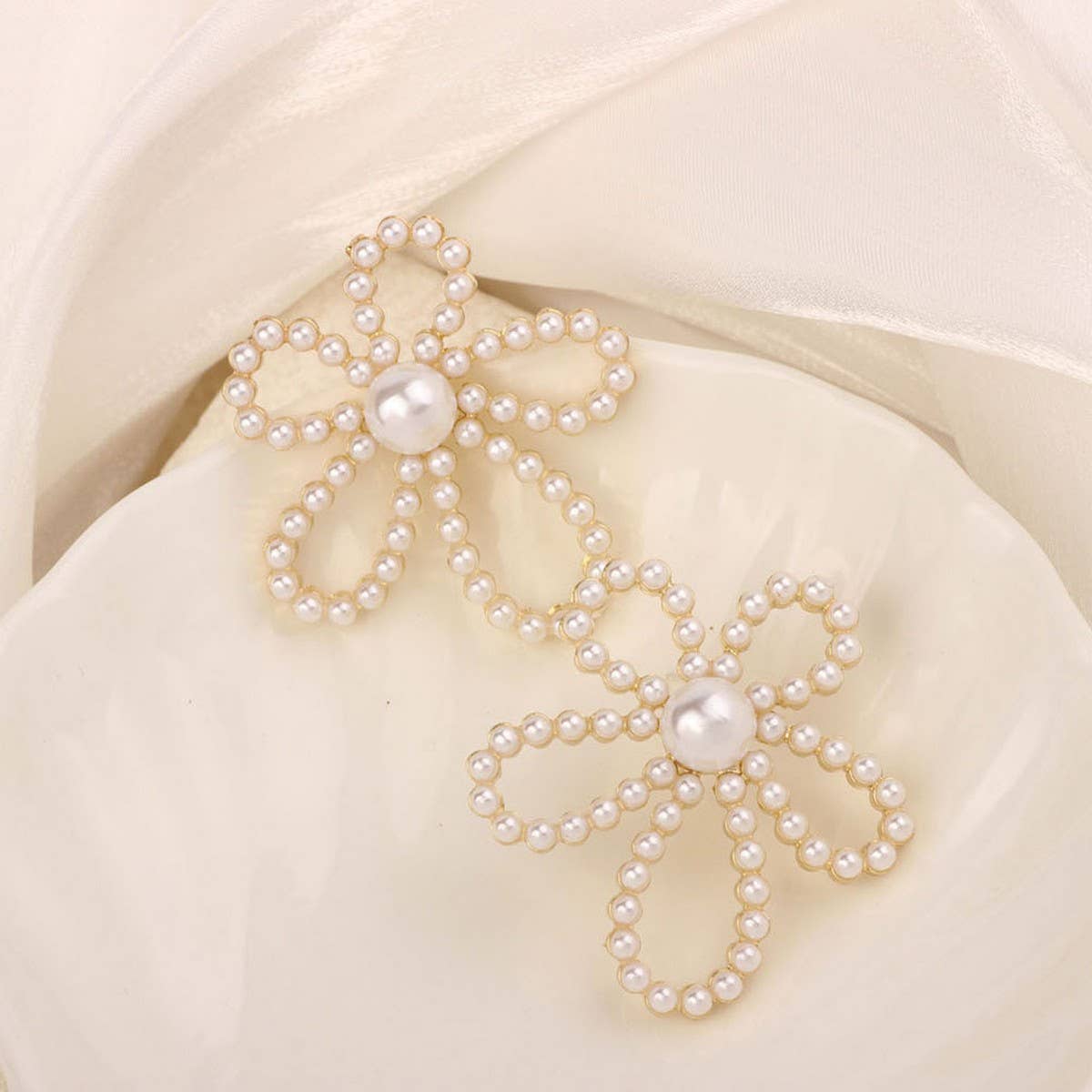 NEW SIMPLE HOLLOW FLOWER ENAMEL EARRINGS