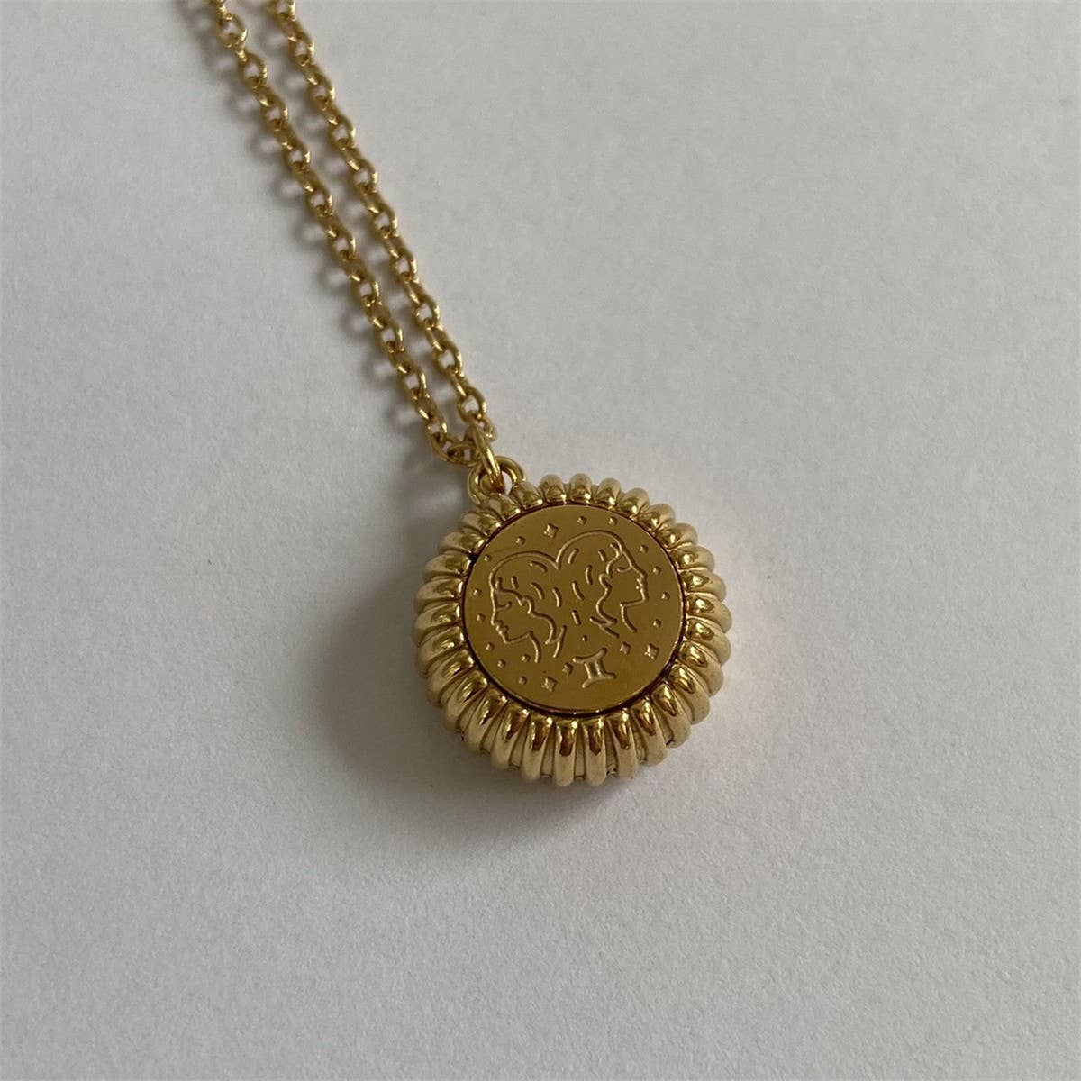 12 Zodiac Signs Round Pendant Necklace_CWMM5539
