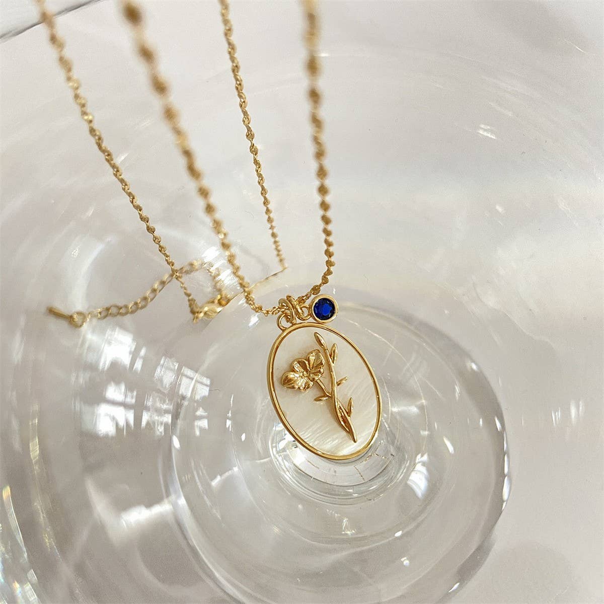 DECEMBER THREE-DIMENSIONAL FLORAL OVAL NECKLACE
