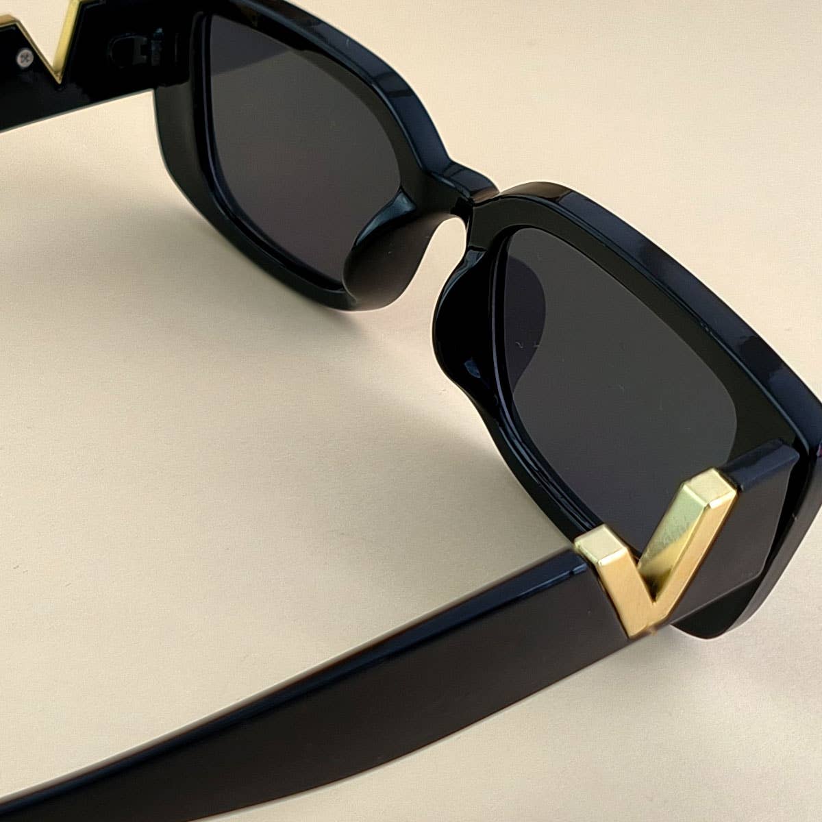 WIDE FRAME CAT EYE FASHION SUNGLASSES