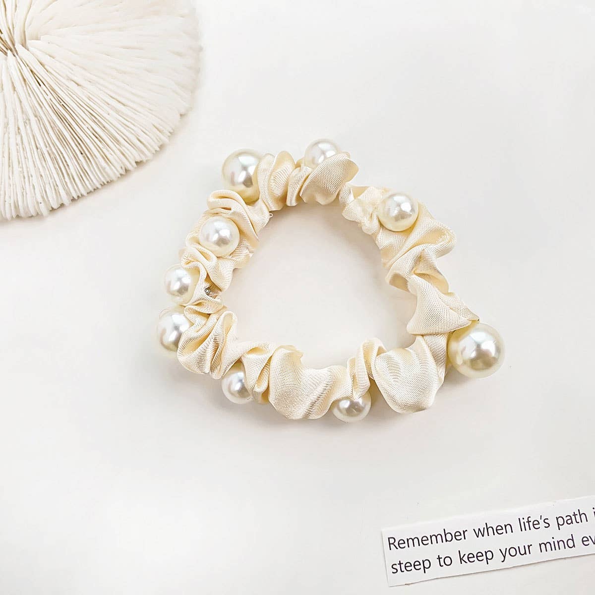 SMALL SILK PEARL HAIR SCRUNCHIES TIE_CWAHA0399