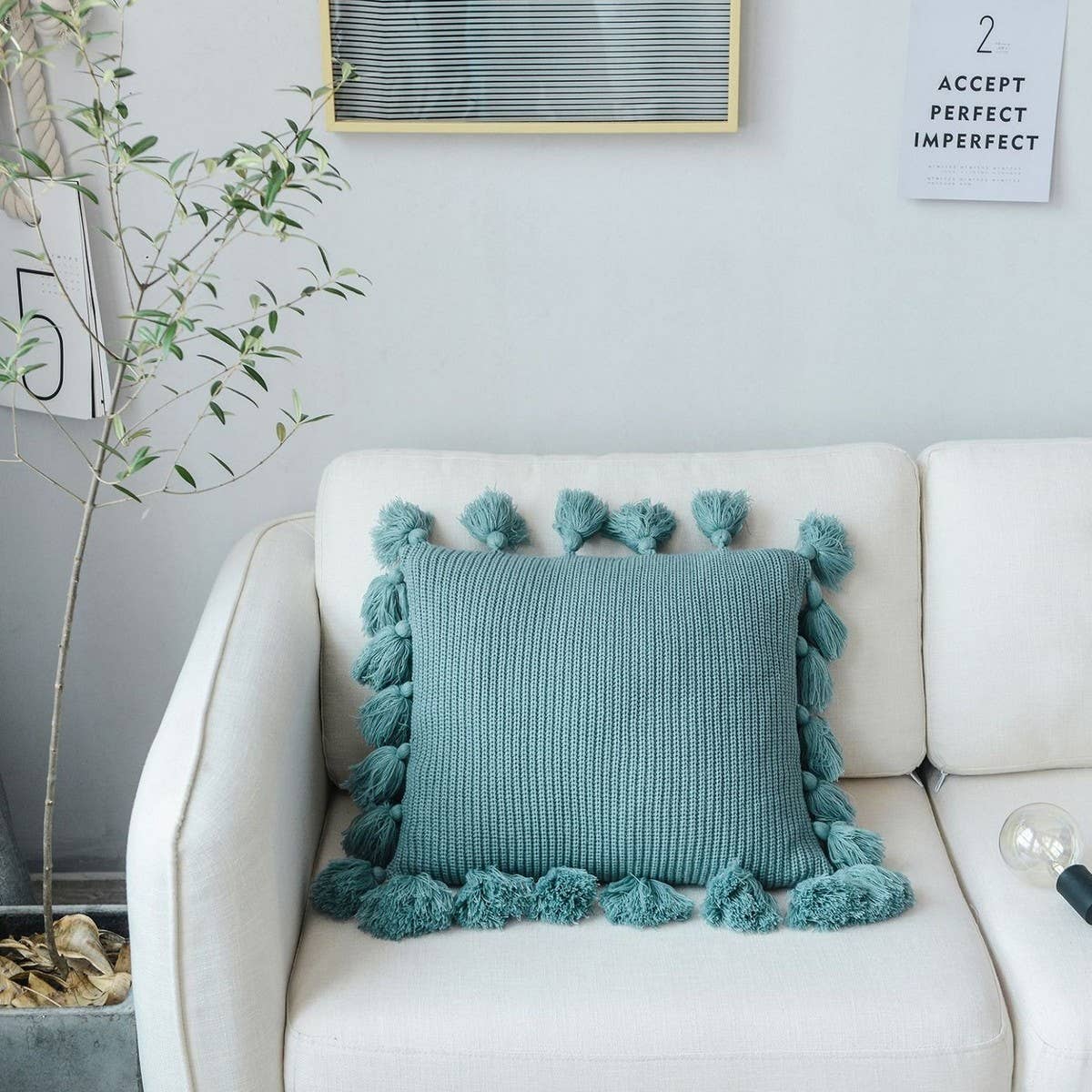 CREATIVE SOLID COLOR TASSEL WOOL THROW PILLOW