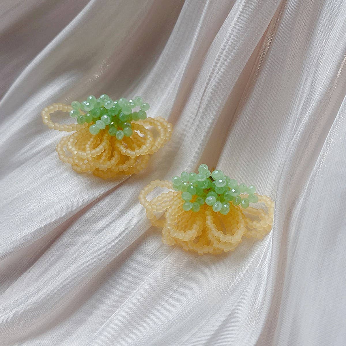 NEW CONTRAST COLOR BEADED EARRINGS