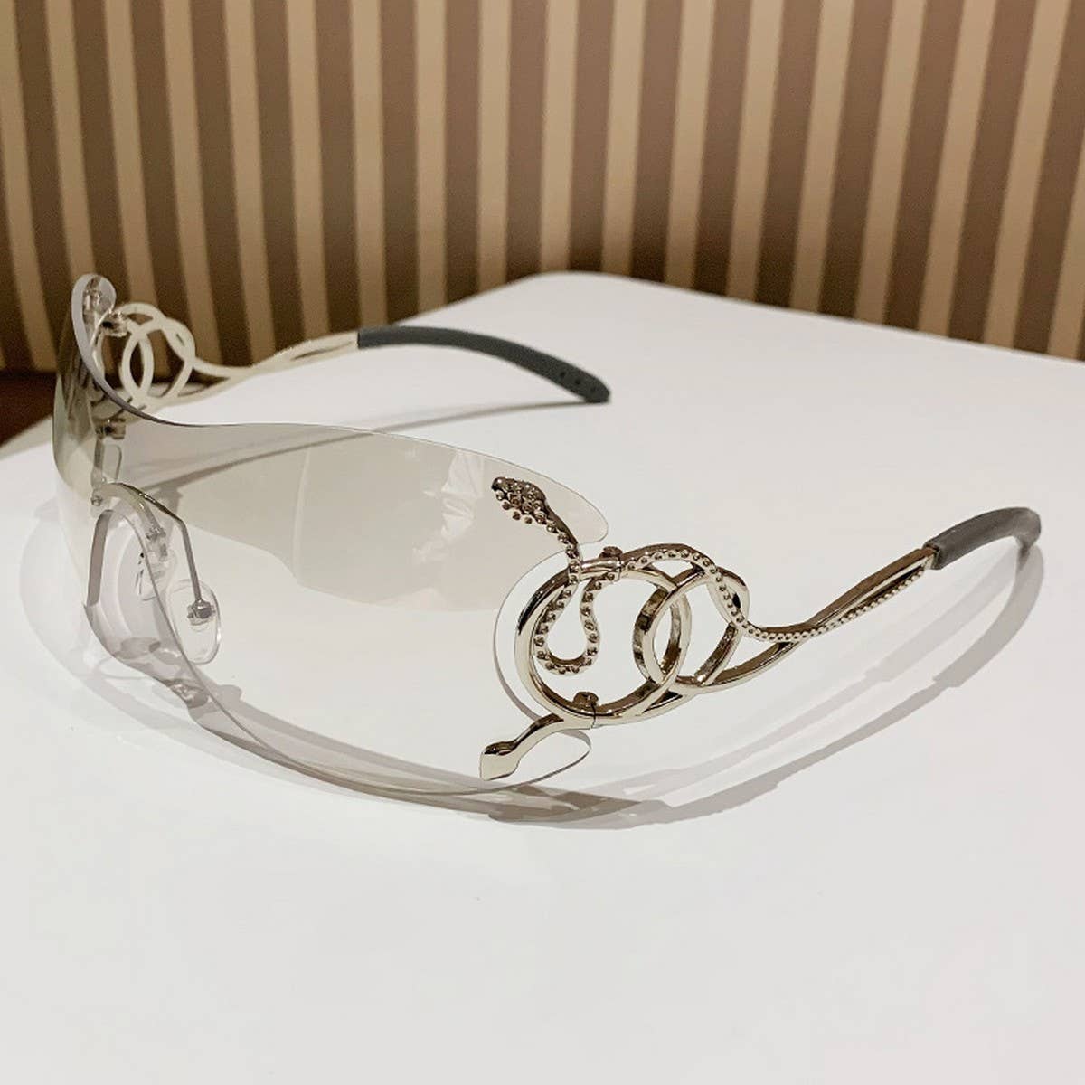 Y2K STYLE COBRA INTEGRATED LARGE FRAME SUNGLASSES_CWASG0347