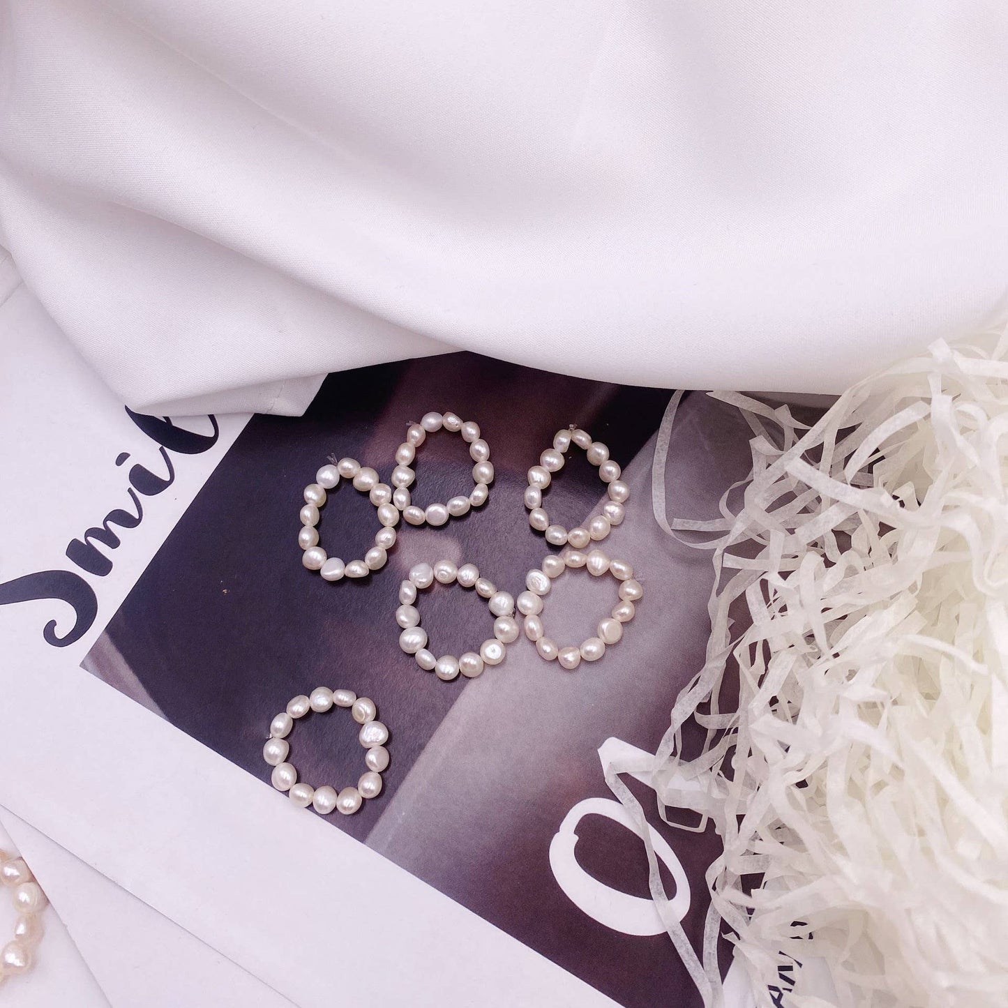 Irregular elastic string beaded pearl tail ring