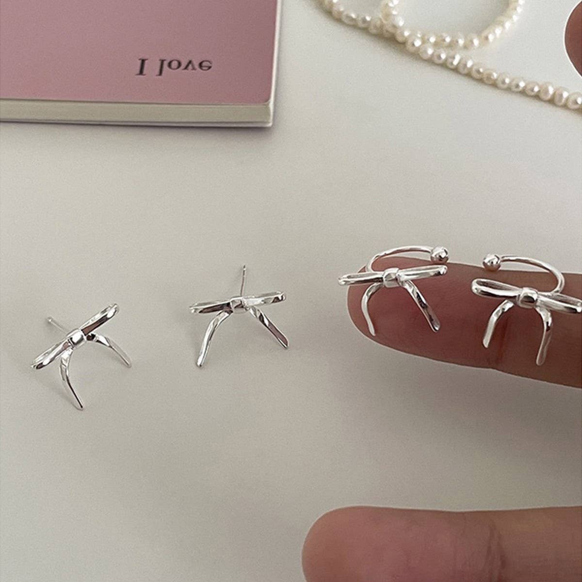 VERSATILE HIGH-END LINE BOW EARRINGS FOR WOMEN