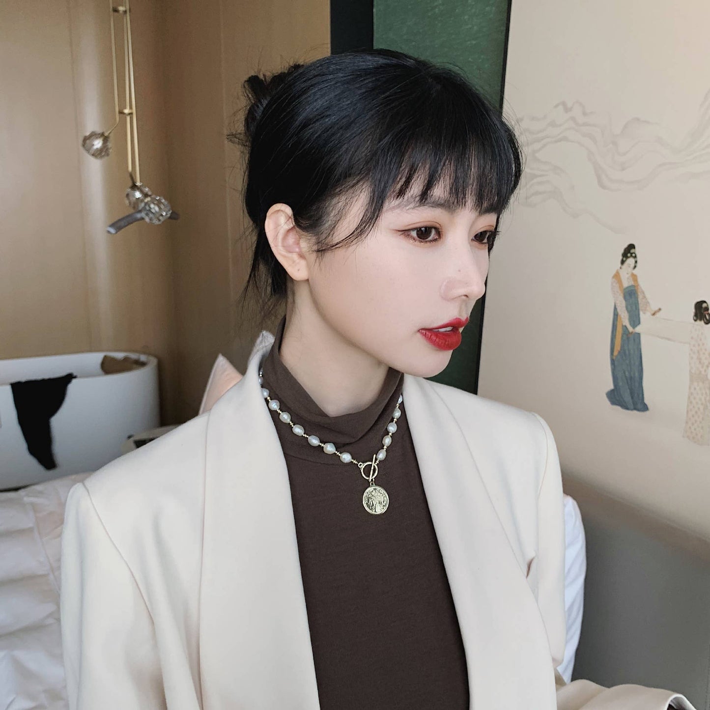 Pearl gold coin figures OT buckle necklaces