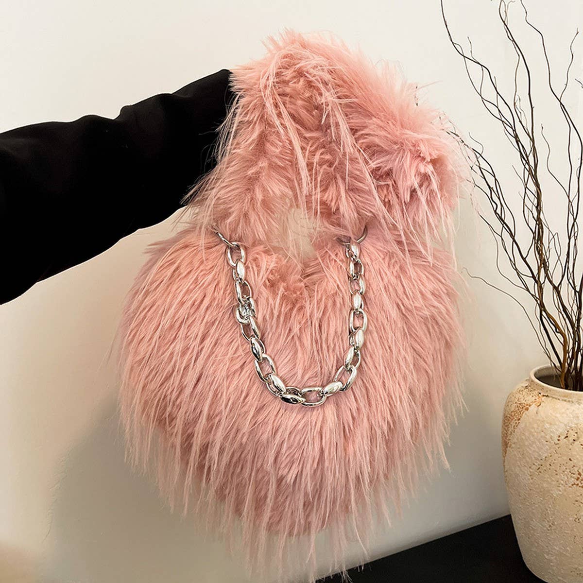 WINTER ONE-SHOULDER TASSEL HEART-SHAPED PLUSH BAG_CWAB3999