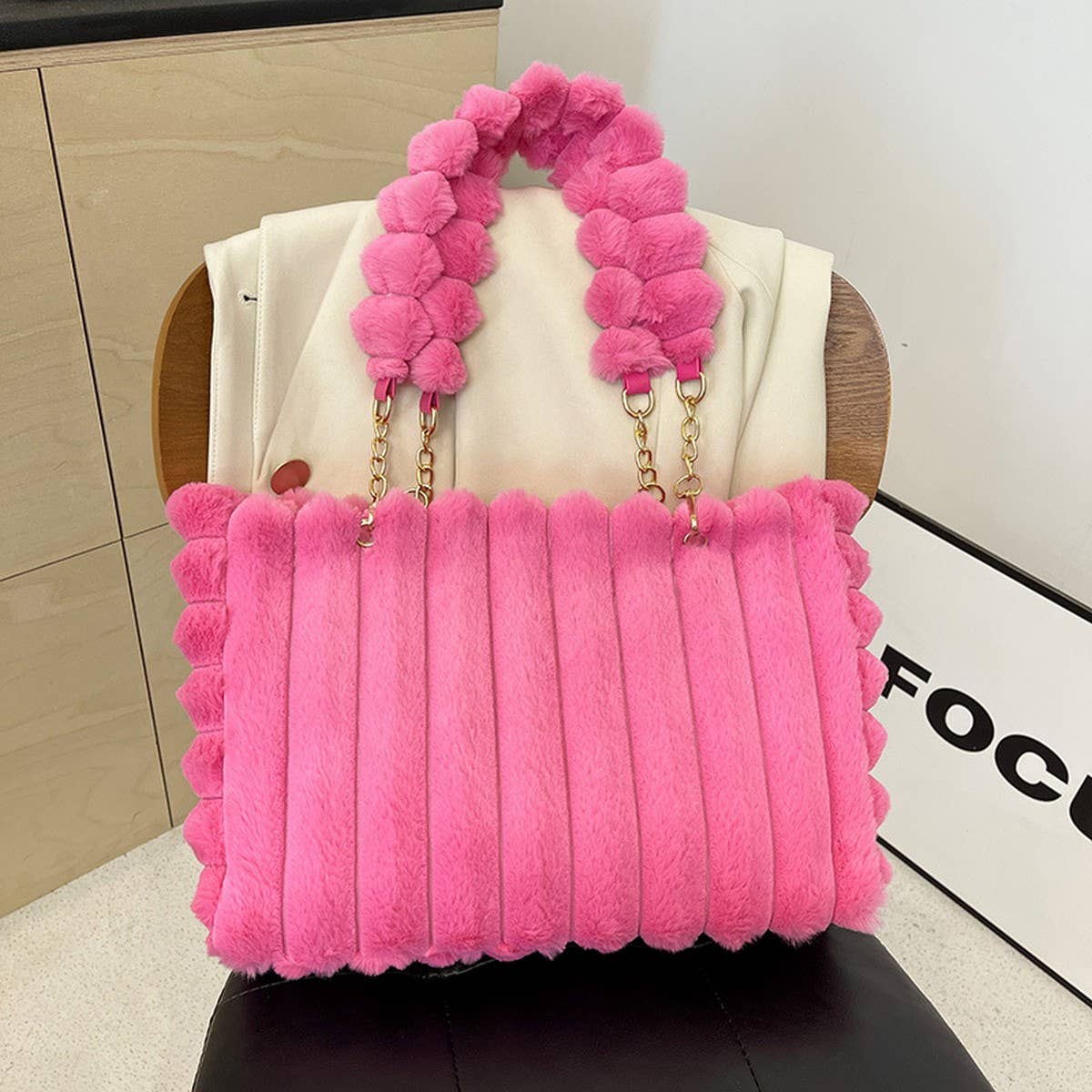 WINTER FASHIONABLE ALL-MATCH FUR BALL SHOULDER BAG_CWAB3986