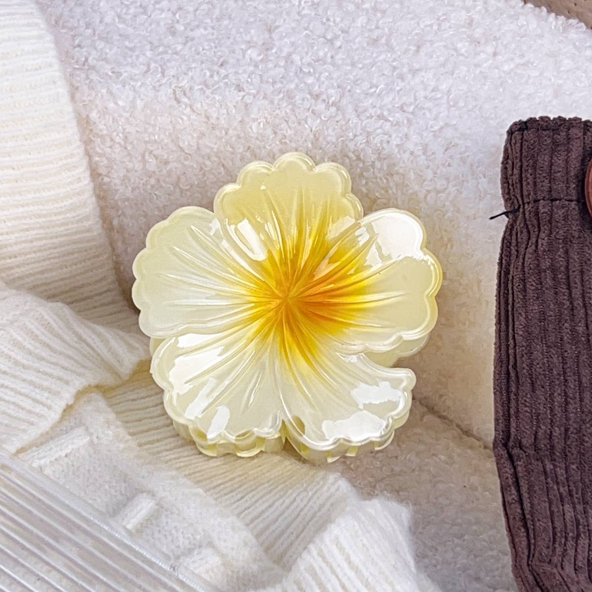 Summer wavy flower hair clip for seaside vacation