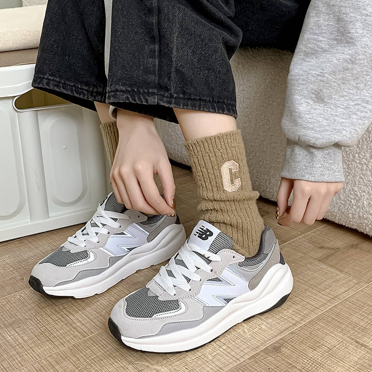 AUTUMN AND WINTER WARM LETTER C MID-TUBE SOCKS_CWMS1055