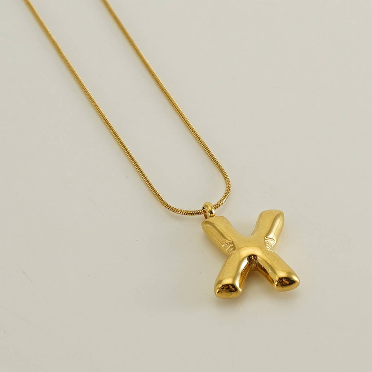BALLOON STYLE 18K GOLD LETTER PENDANT NECKLACE_CWAJE0691