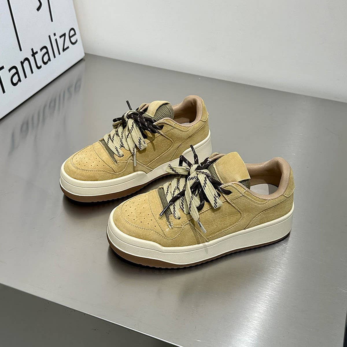 Leather Platform Sneakers with Color Laces_CWSHF0167