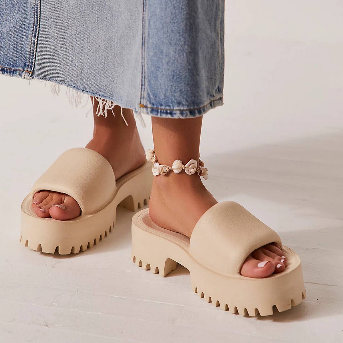 FASHIONABLE WOMEN NEW OUTER THICK-SOLED SLIPPERS