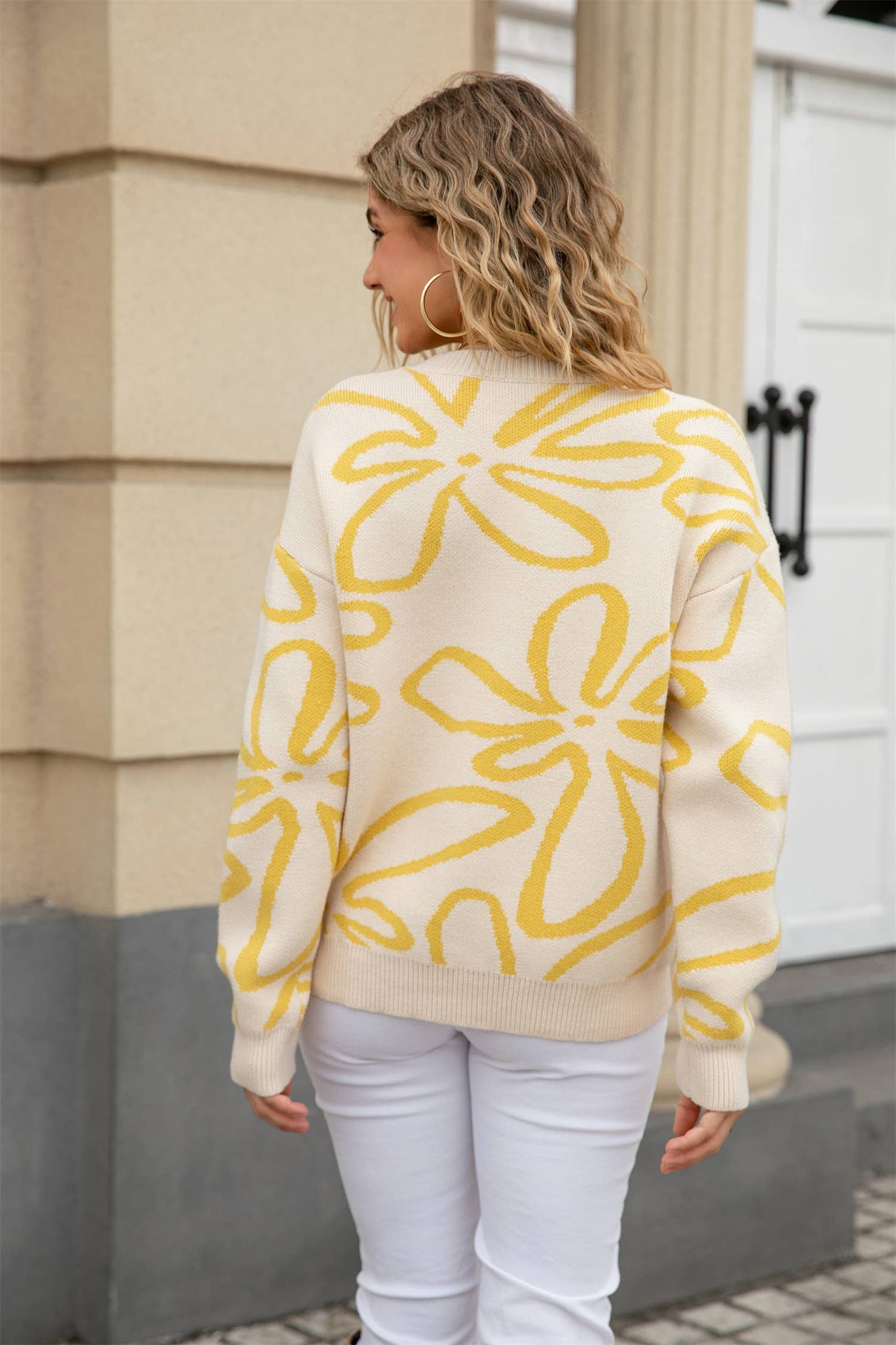 Flower-contrasting color loose knitted sweater