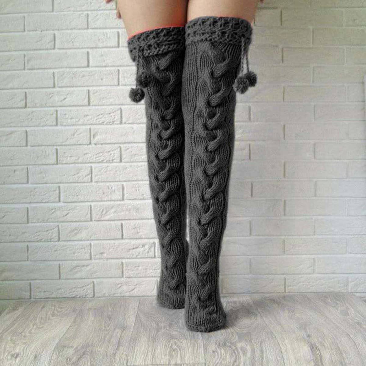 OVER-THE-KNEE LONG SOCKS WITH POMPOMS_CWMS0845