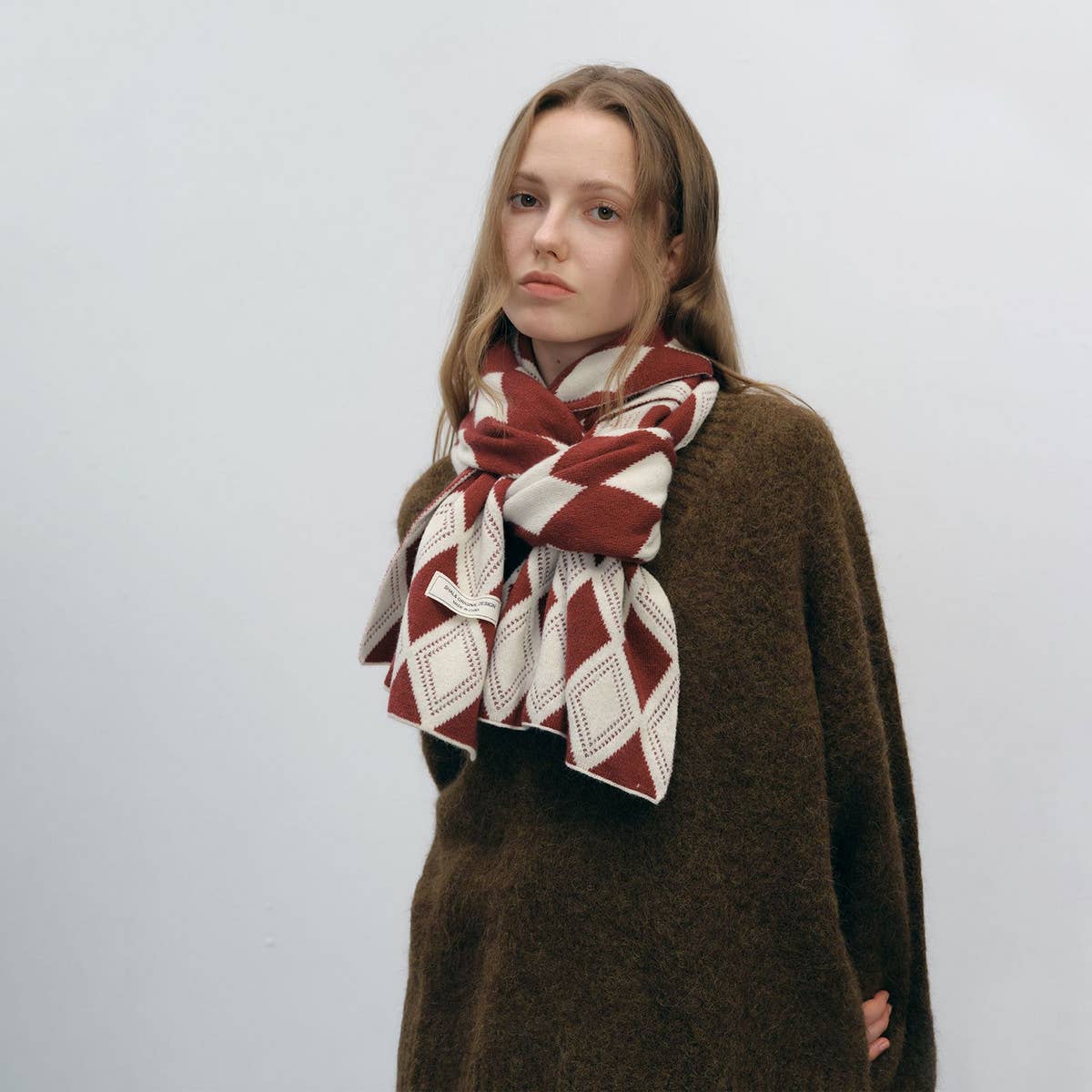 Chic Two-Tone Diamond Knit Scarf ? Cozy Winter