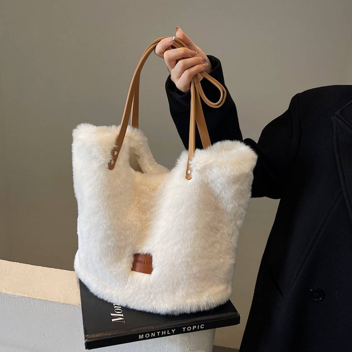 WINTER SIMPLE LARGE CAPACITY SHOULDER PLUSH BAG_CWAB3948