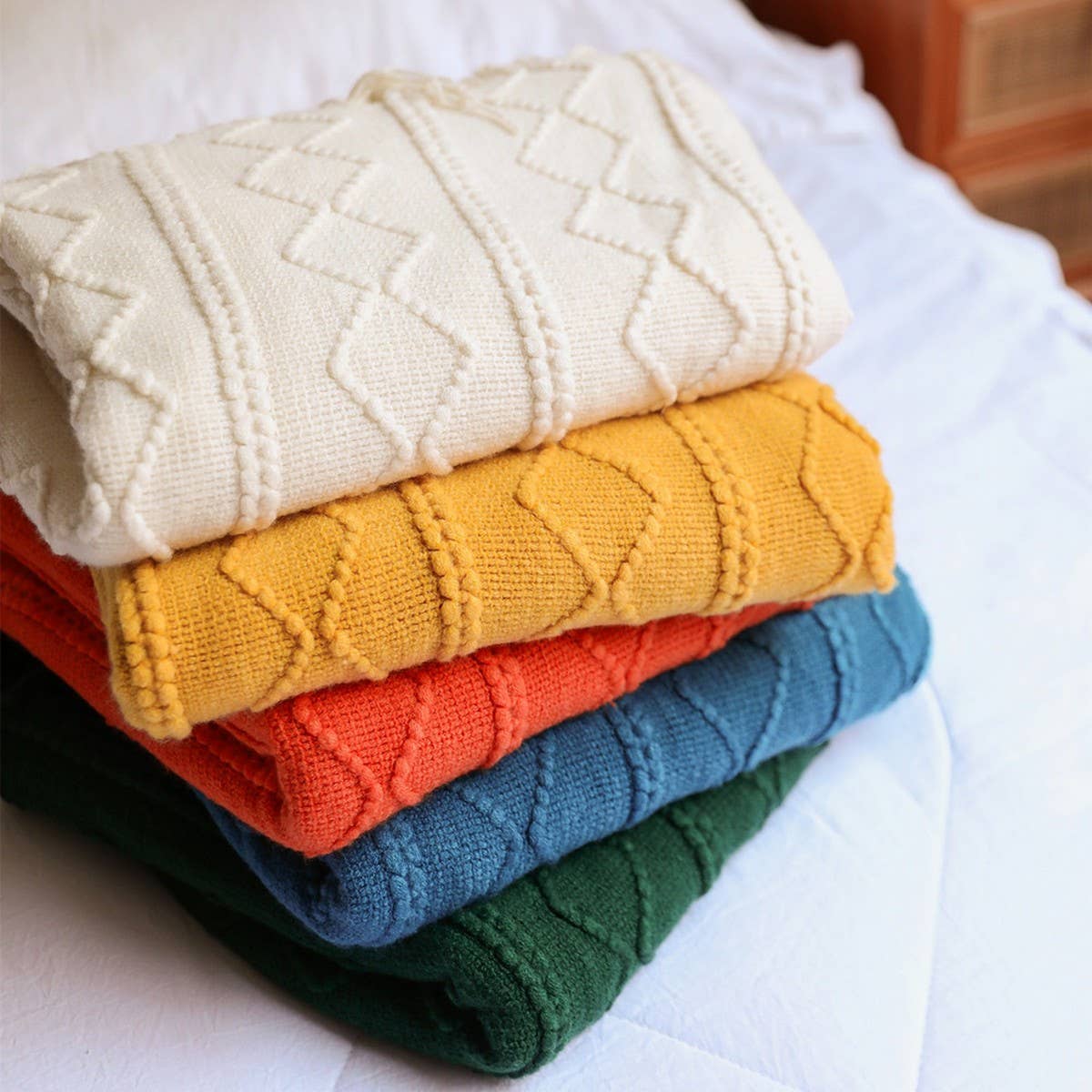 KNITTED WARM BLANKET WITH TASSELS