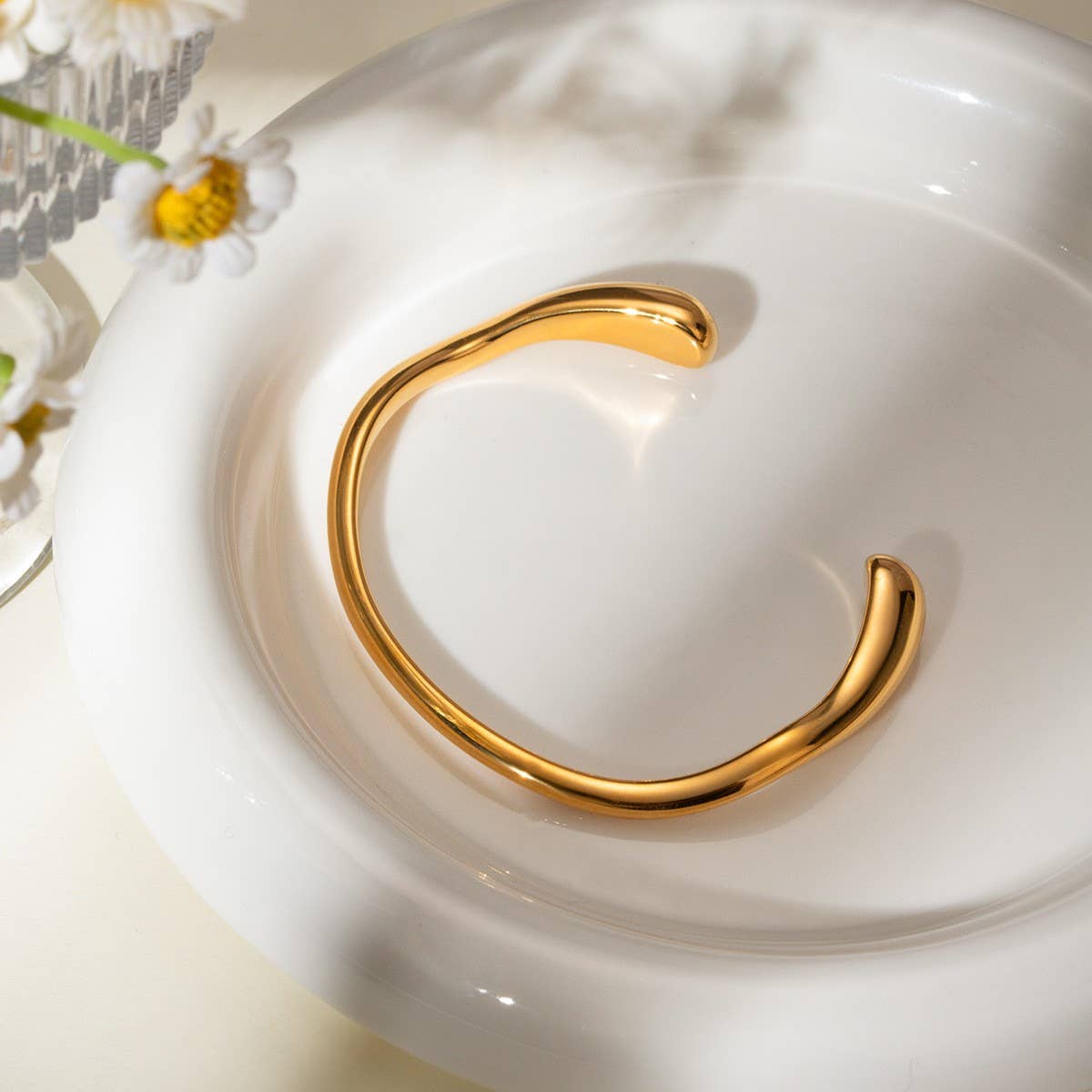 Stylish 18K Gold Plated Irregular Titanium Cuff_CWAJE4768