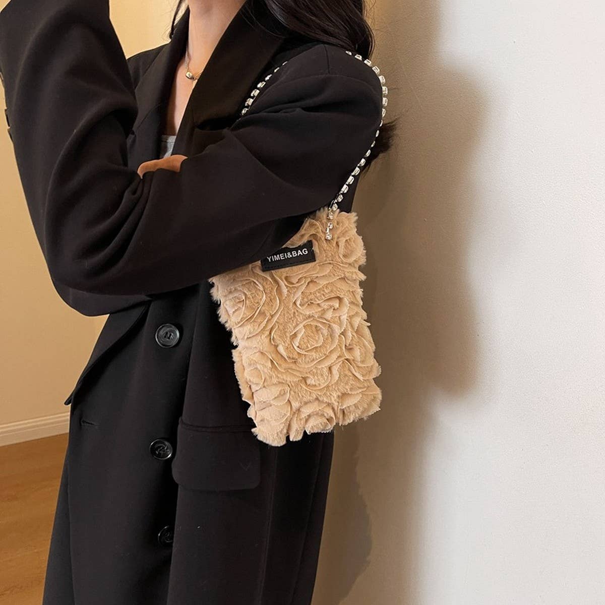 WINTER RHINESTONE 3D FLOWER HAND-HELD PLUSH BAG_CWAB4008