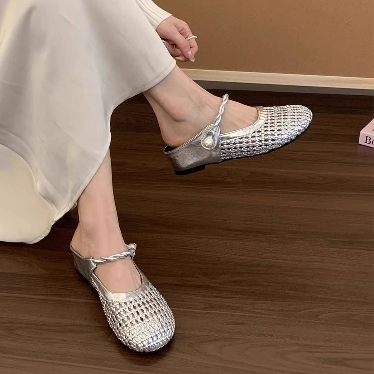 Woven Platform Mules with Closed Toe_CWSHF0095