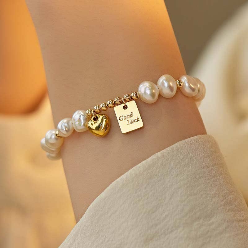 Freshwater pearl bracelet made of broken silver